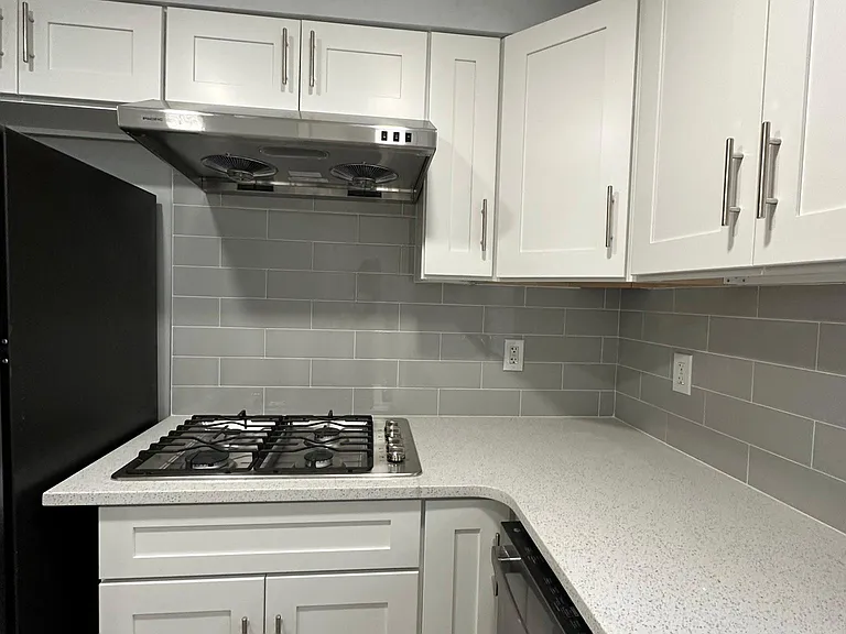 124 Lombard St #2R — Photo 5