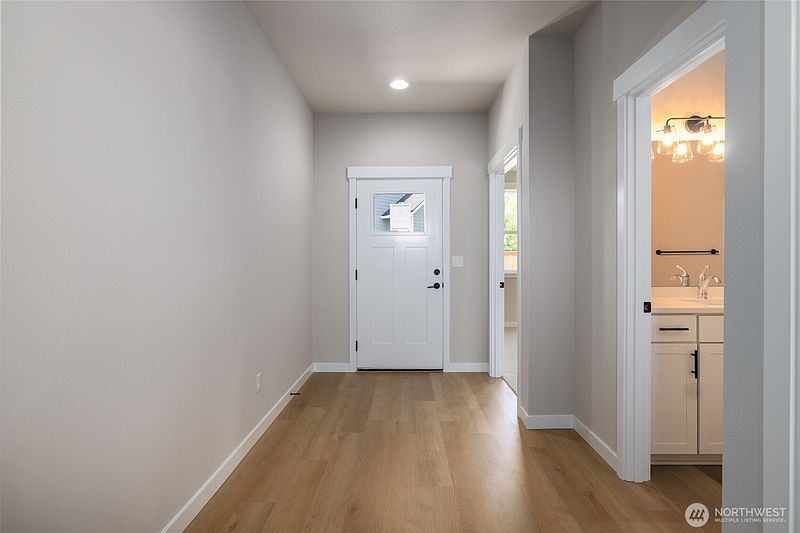4th image of 804 Parkland Loop