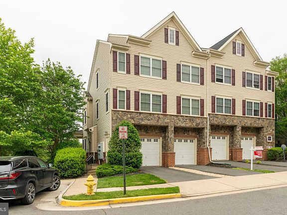 2nd image of 16817 Nuttal Oak Pl #2