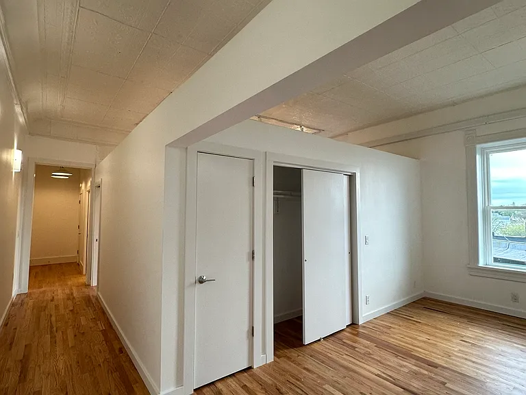 W Washington St — Photo 16