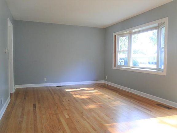 3rd image of 817 Pearson Dr