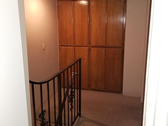 Landing between the two bedrooms