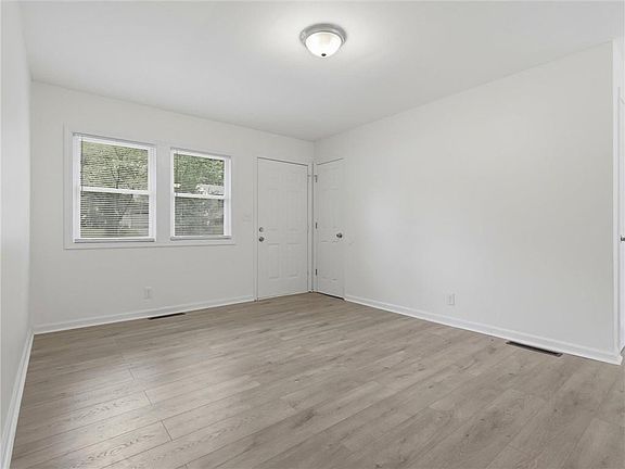 5th image of 2309 S Crescent Ave