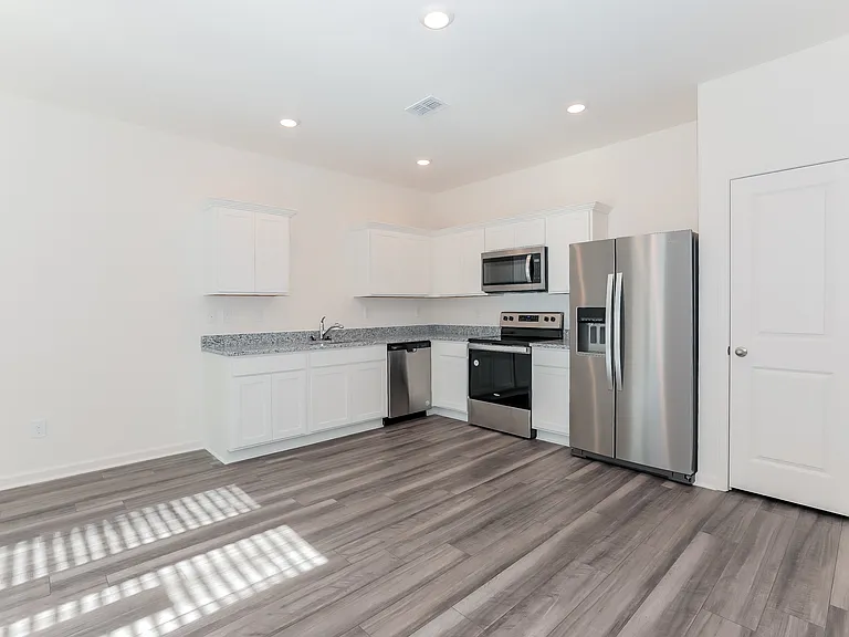2567 Coventry St SW — Photo 4