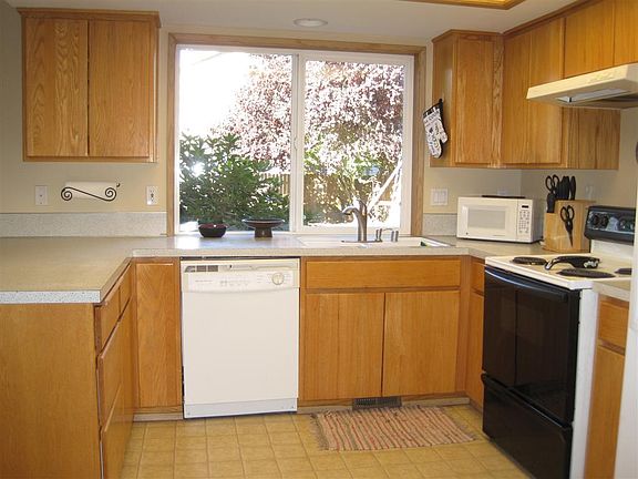 3rd image of 10506 NE 94th St