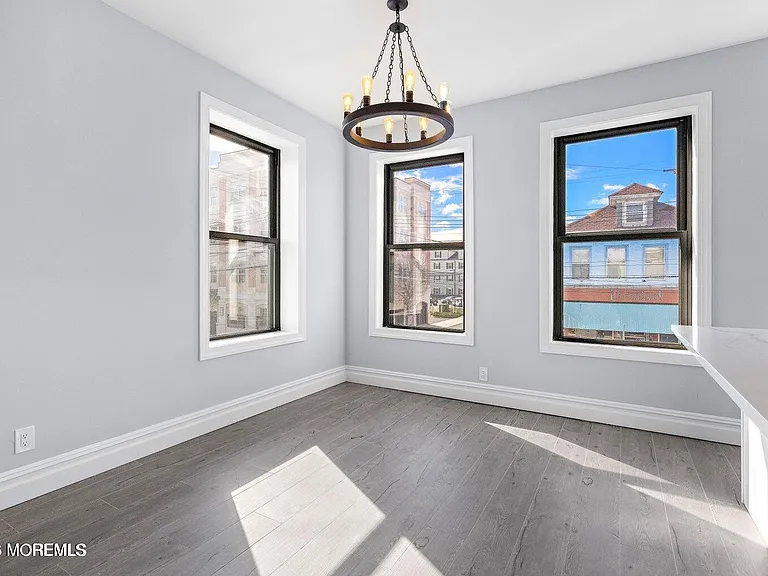 160 Monmouth St #2 — Photo 9