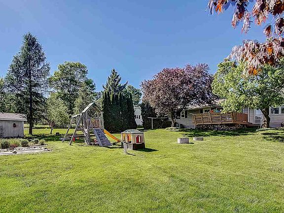 2nd image of 5973 Woodland Dr