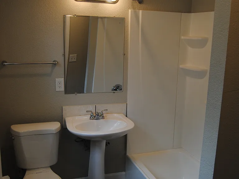 815 Shirley St #201 — Photo 11