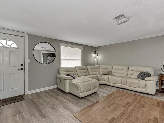 3rd image of 304 San Carlos Ave Unit A