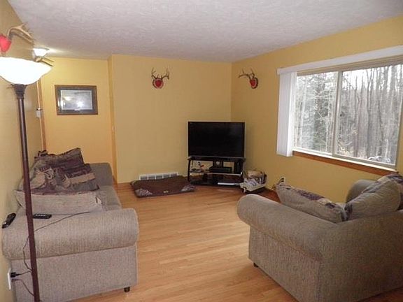 4th image of 16094 Christopher Ln