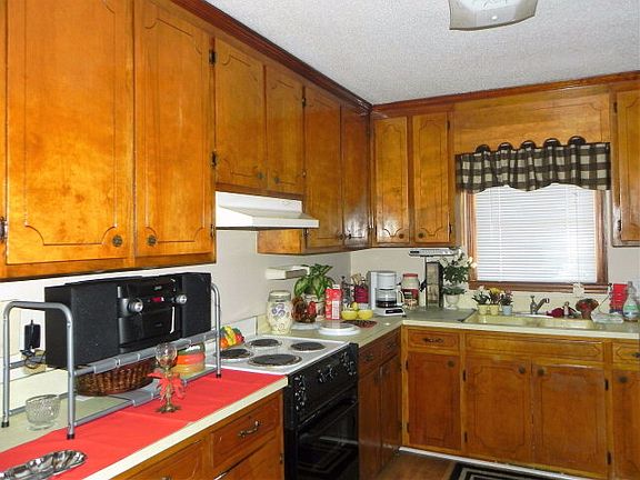 4th image of 100 William Dr