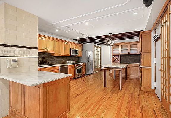 4th image of 109 Reade St APT 5