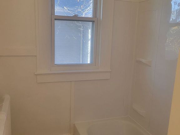3rd image of 450 Meigs St APT 8