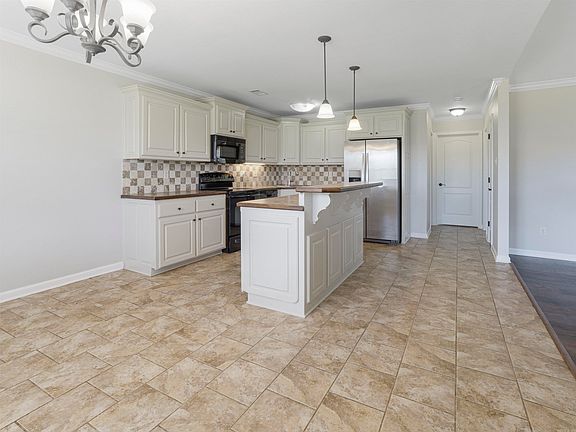 4th image of 13 Birchwood Dr