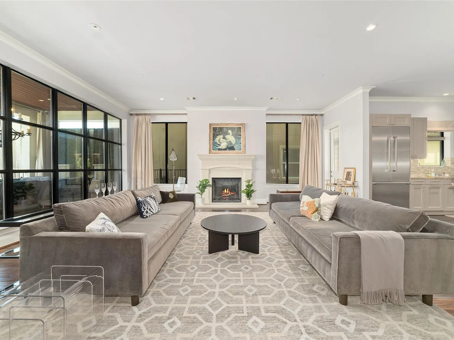 2 bed, 2.5 bath, 2834 sqft, $6,000 — Photo 1