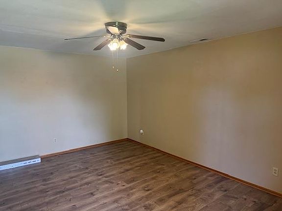 4th image of 2078 Wyandotte Ave