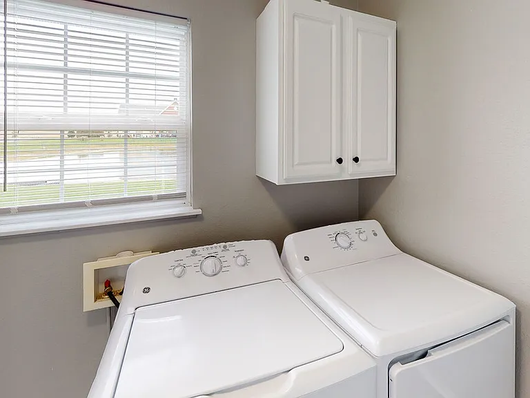 Owens Lake Commons Apartments & Townhomes — Photo 74