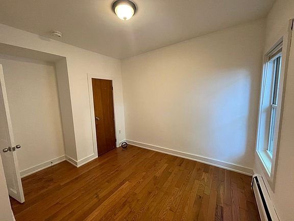 5th image of 129-131 E Quincy St #129