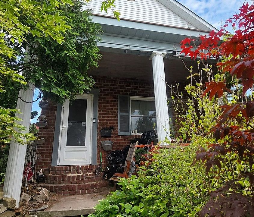 1st image of 123 Longfellow St