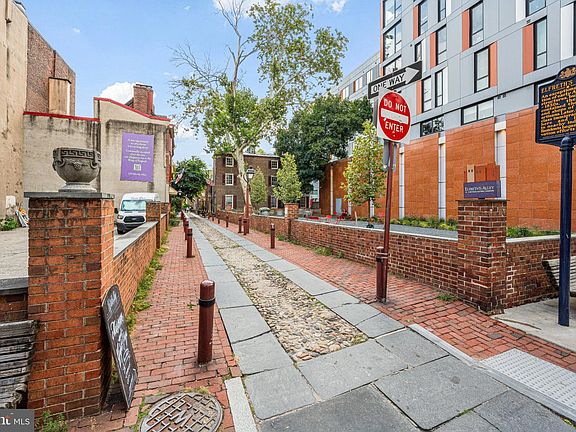 3rd image of 130 N 2nd St Unit 4E2