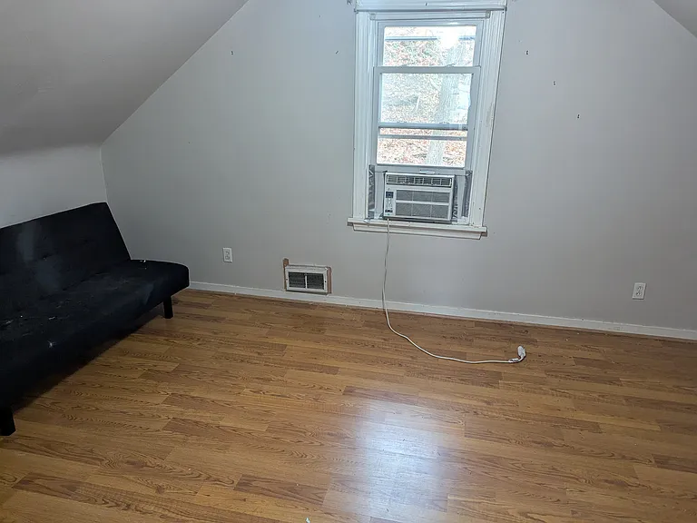 130 Russell Dr — Photo 8
