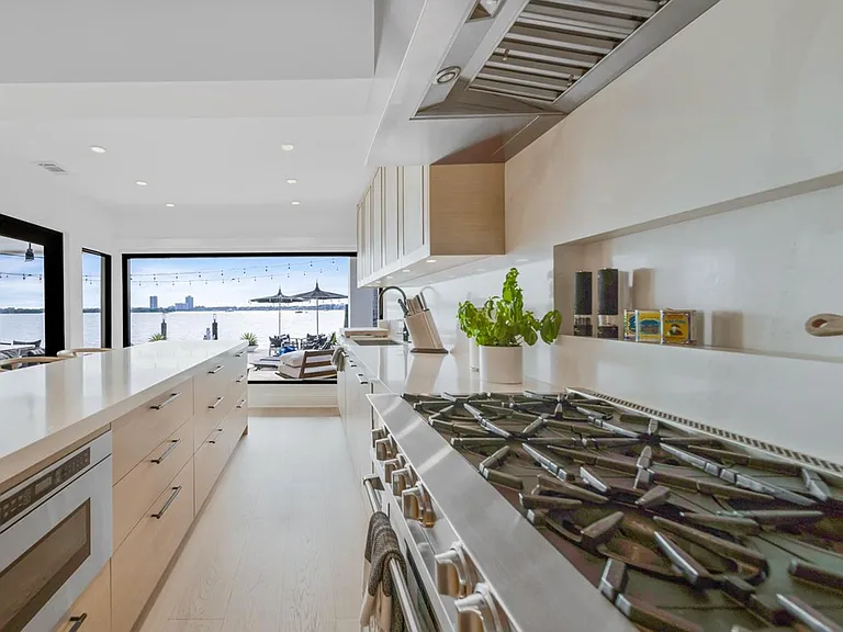 7500 Miami View Dr #SFH — Photo 17