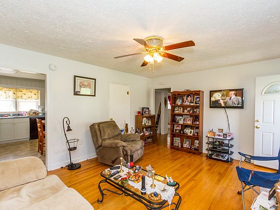 5th image of 635 W Pine St