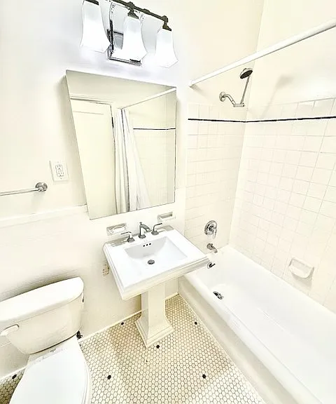 Unit #504 large full guest bathroom!