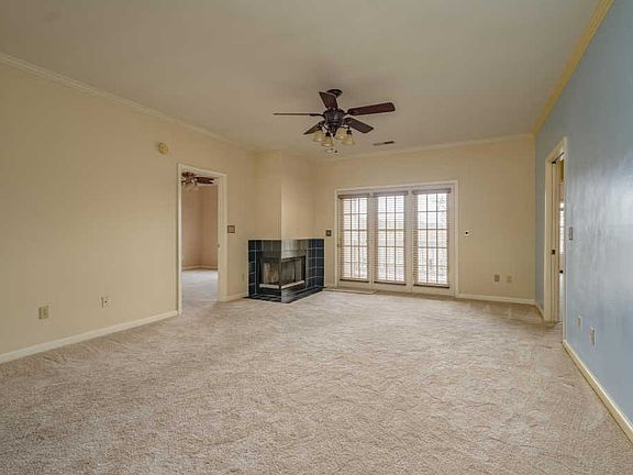 3rd image of 100 Woodland Dr N APT 1A