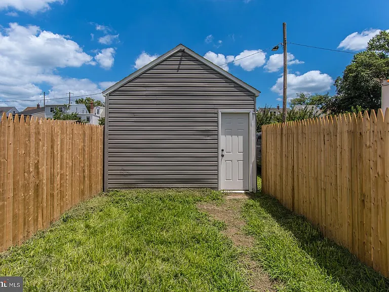 647 Spruce St — Photo 35