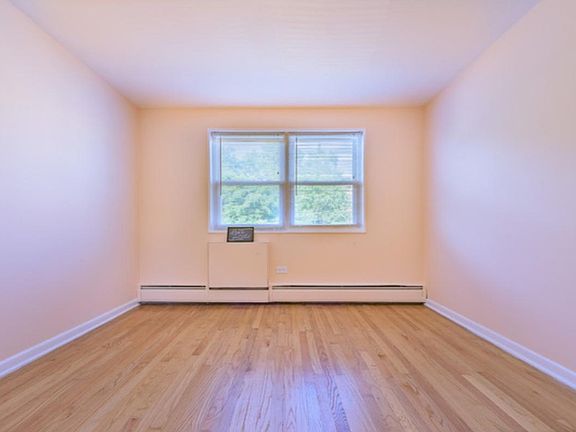 5th image of 6819 N Seeley Ave APT 2B