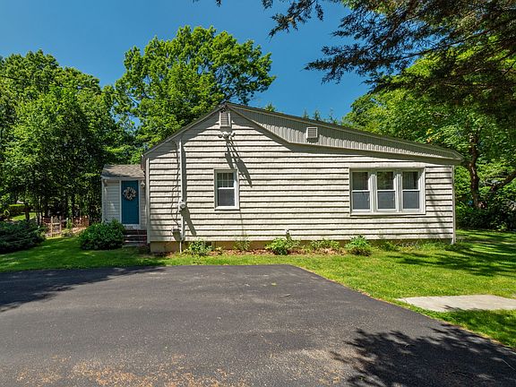 3rd image of 15 Woodbine Pl