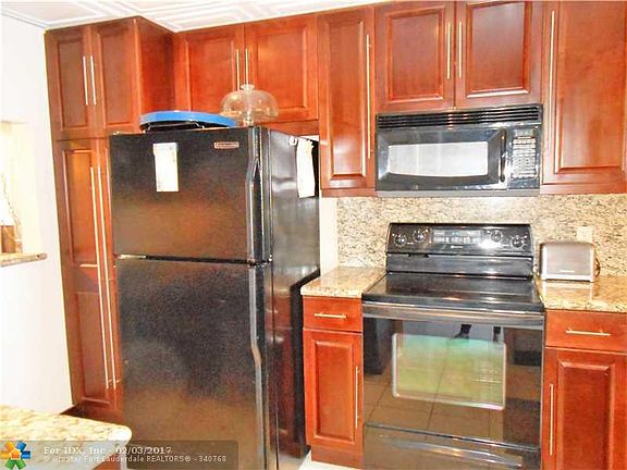 5th image of 3100 NE 49th St APT 410