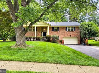6623 Kennedy Ln, Falls Church, VA 22042