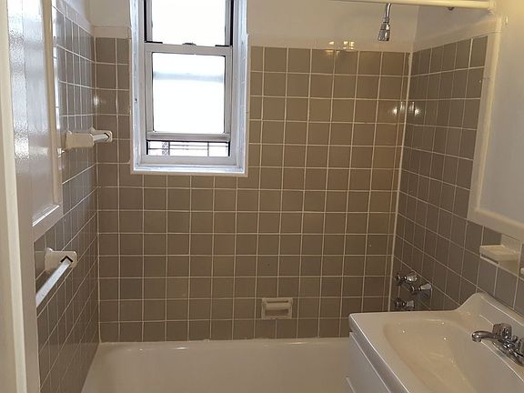 5th image of 3325 76th St APT 1H