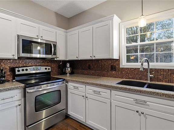 4th image of 4802 Lone Elm St