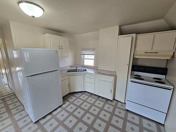 2nd image of 1122 Omaha St