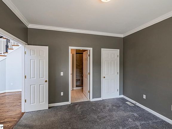 4th image of 32 English Oak Rd
