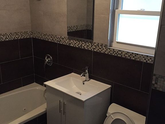 4th image of 13624 221st St