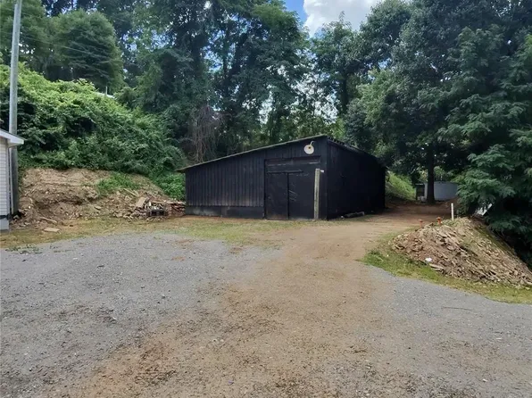 9999 P J Dr, Waynesville, NC 28786