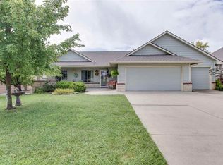 3013 N Triple Creek Dr, Derby, KS 67037