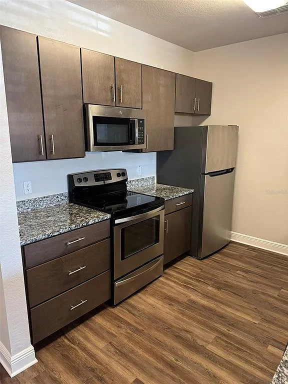 2 bed, 2.0 bath, 1167 sqft, $1,750 — Photo 3