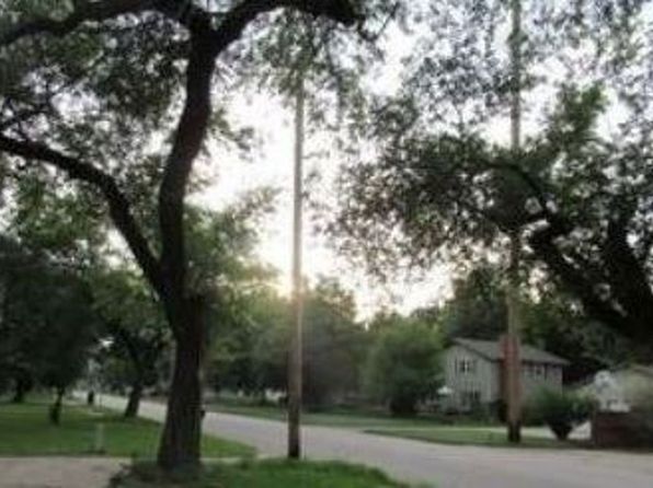 317 E 6th St, Halstead, KS 67056
