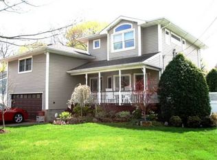 12 Baldwin Ave, Massapequa, NY 11758