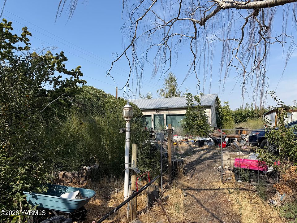 2nd image of 1693 Knight Hill Rd