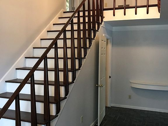 2nd image of 560 Lawnwood Ct