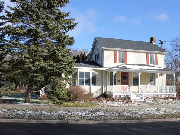 37 Hamilton St, Hamilton, NY 13346