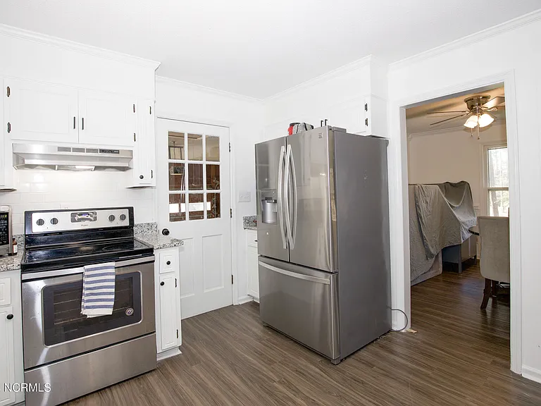 901 Glendale Dr — Photo 8