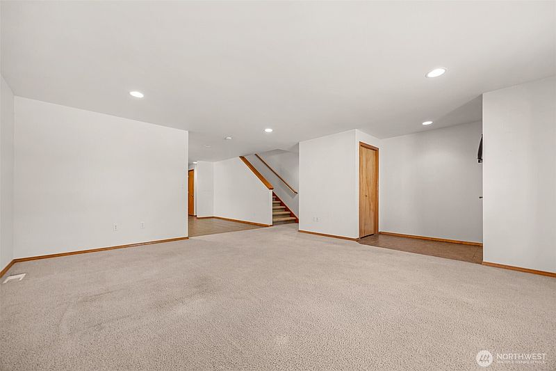 5th image of 938 Quinn Avenue