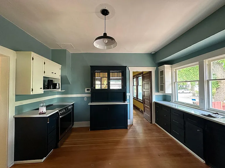 903 E 32nd Ave — Photo 14